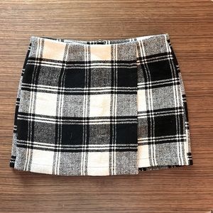 Plad mini skirt black and white size M
